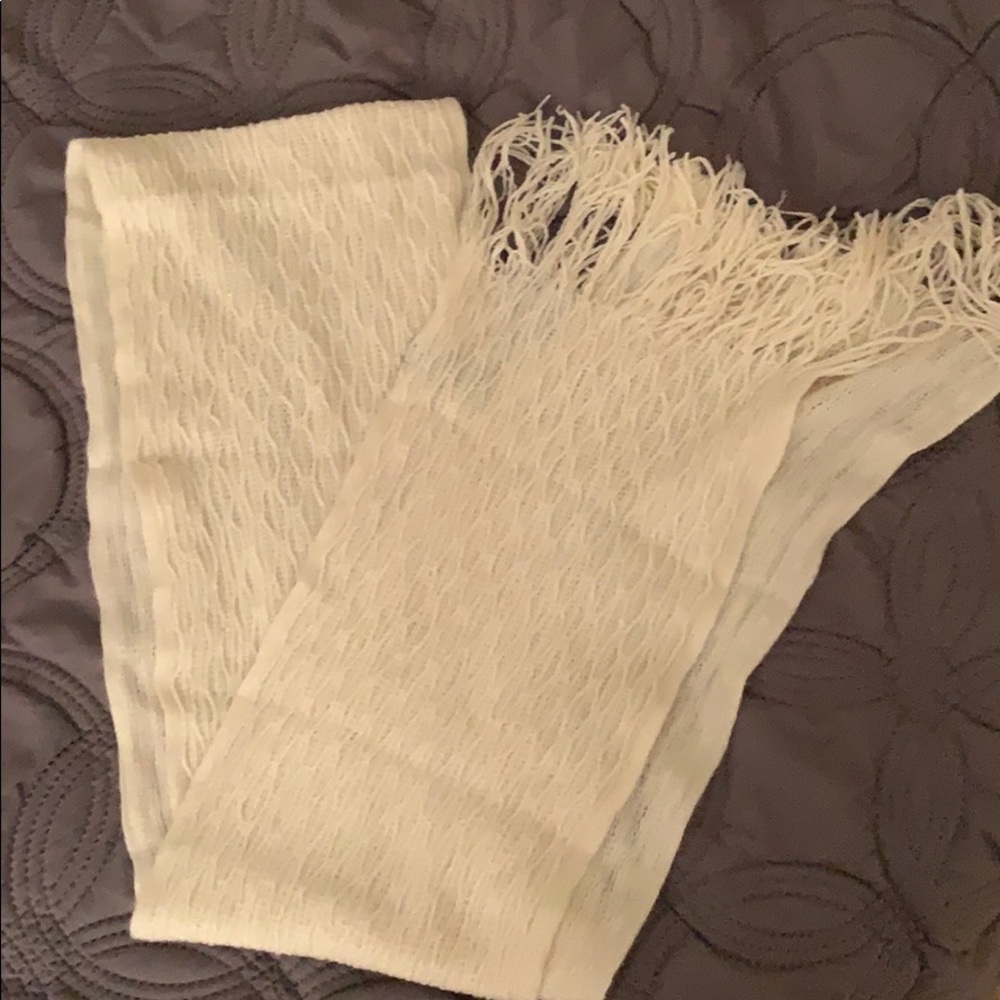 Whit scarf